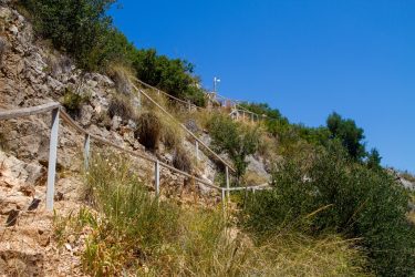 Combine nature and prehistoric wonder on this unique hike near Valencia